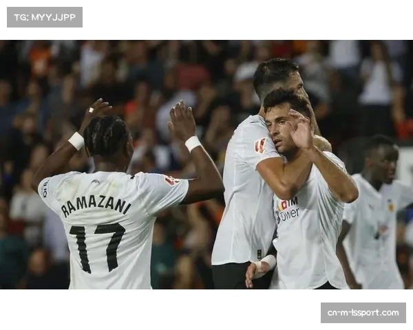 分析：瓦伦西亚防线肋部漏洞频出，主场失利暴露结构性难题